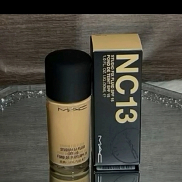 NIB MAC Studio Fix Fluid Foundation SPF 15 - Picture 7 of 7